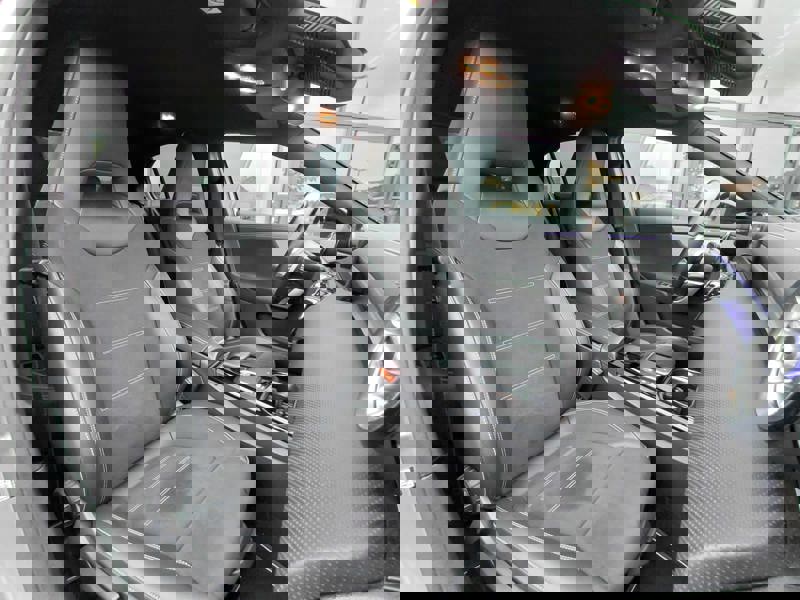 Image Mercedes-Benz CLASSE A A 250 e  Berline Compacte AMG Line 